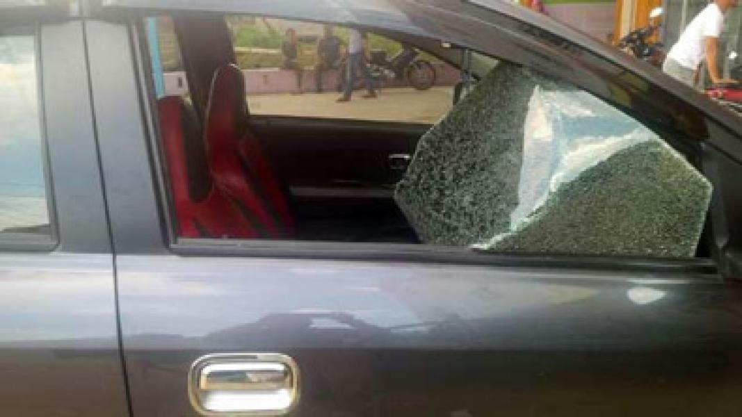 Kaca Sedan Agya Milik Staf BP3KB Inhu Jadi Sasaran Bandit Pecah Kaca