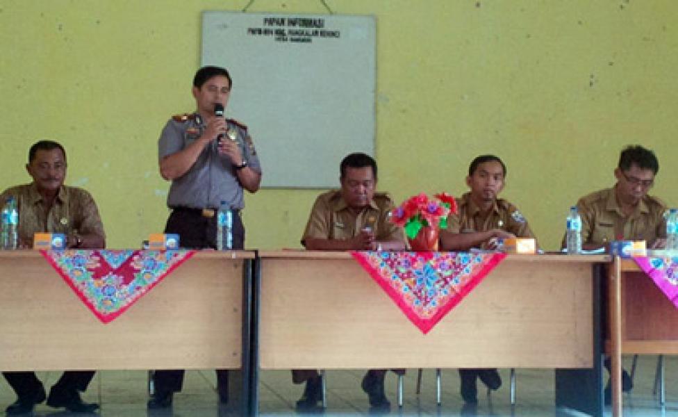 Kaget Temukan Botol dan Lem Bekas, Kapolsek Dorong Lurah dan Camat Ajukan Perda