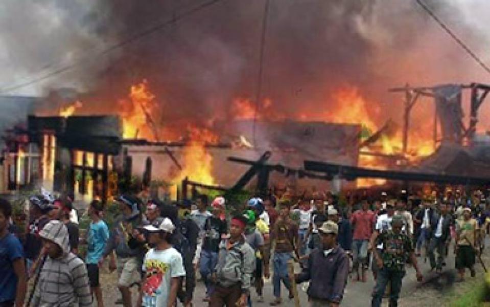 Lampung Rusuh, 25 Rumah Dibakar Massa