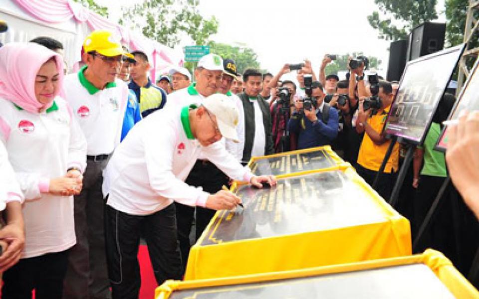 Launching Samsat Online, Plt Gubri Resmikan Enam Kantor UPT Dispenda Riau