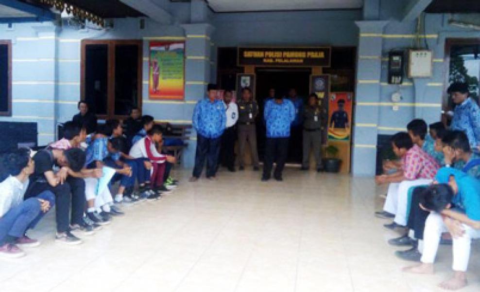 Mangkal di Warnet, 20 Pelajar Terjaring Razia Satpol PP dan Disdik Pelalawan