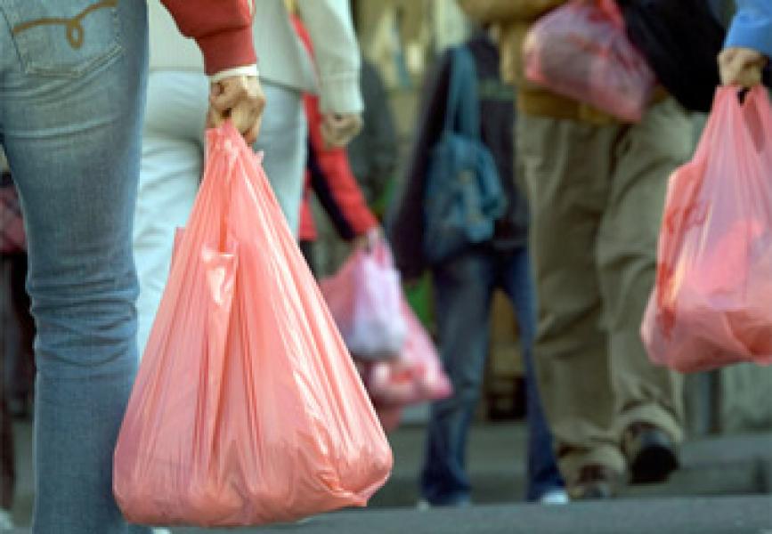 Masyarakat Diimbau Batasi Penggunaan Kantong Plastik