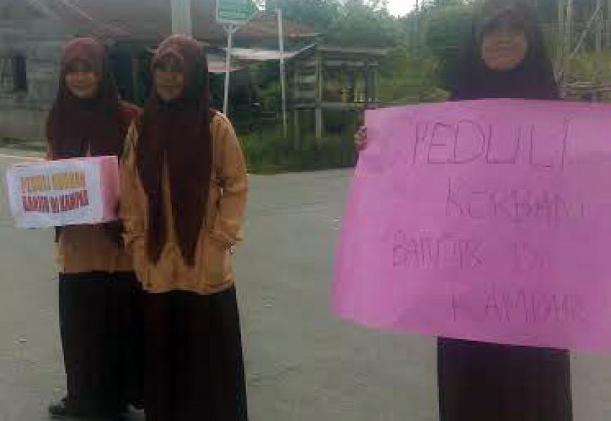 Pelajar SMA Sungai Apit Galang Bantuan Banjir Kampar