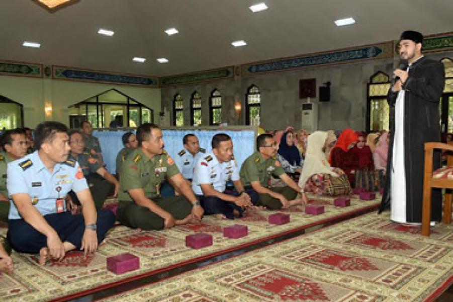 Personel Mabes TNI Ikuti Pembinaan Rohani