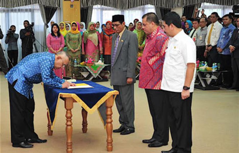 Plt Gubri Hadiri Sertijab dan Pisah Sambut Bupati Inhu