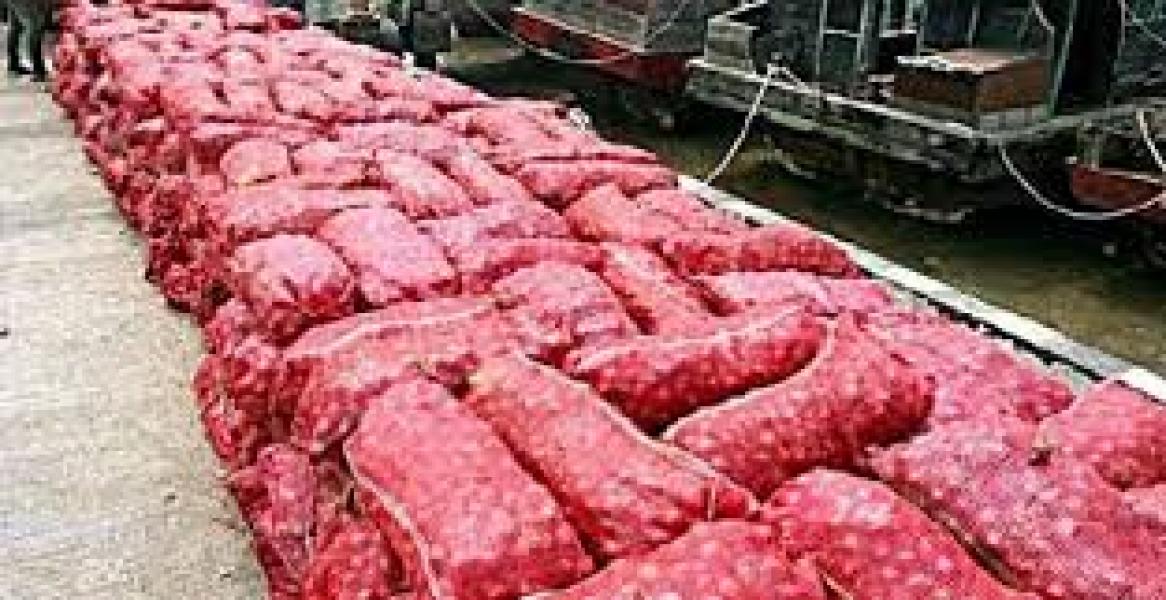 Polres Dumai Amankan 1800 Karung Bawang Merah Ilegal
