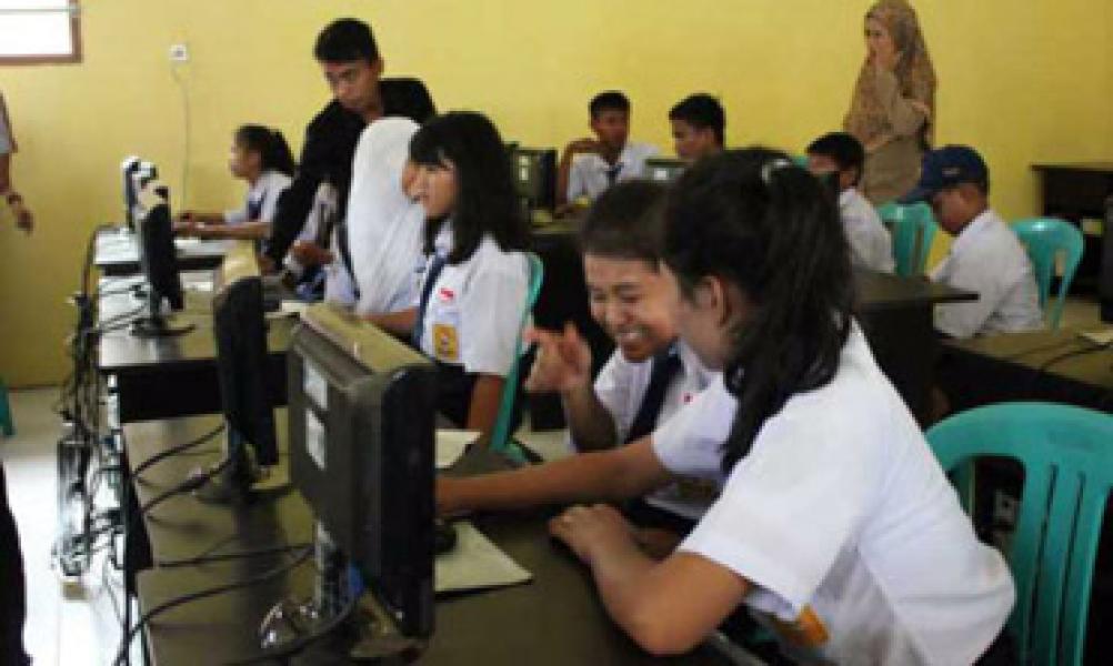 SMPN 2 Pasir Ringgit Terima 33 Unit Komputer Bantuan dari APBN