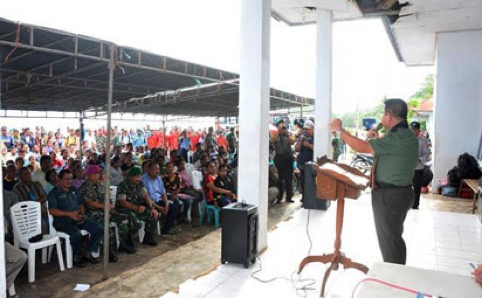 Satgas Bansos Kesehatan TNI Tiba di Pulau Moa Maluku