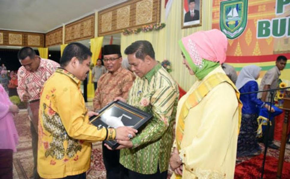 Suasana Haru Selimuti Acara Pisah Sambut Bupati Bengkalis