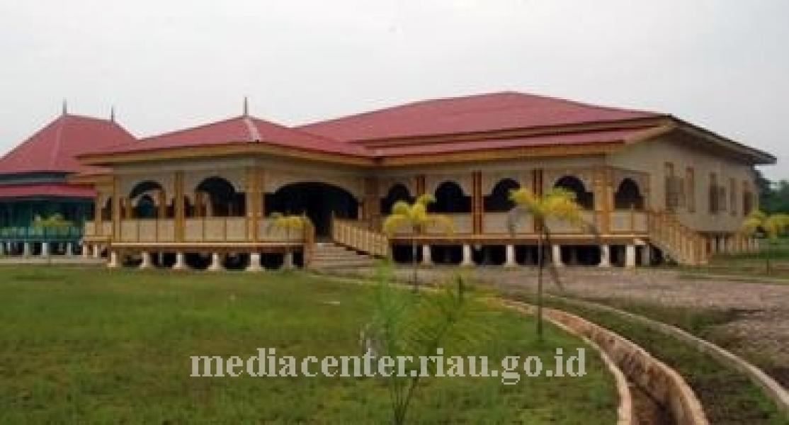 Sultan Besar dan LKAM Pelalawan Puas Dengan Pembangunan Istana Sayap
