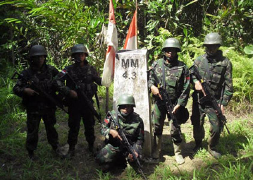 TNI Patroli Pengamanan Patok Perbatasan RI-PNG