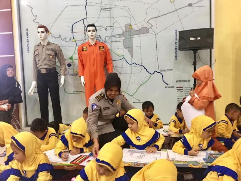400 Anak Usia Dini Ikuti Lomba Mewarnai Dengan Tema Lalu Lintas