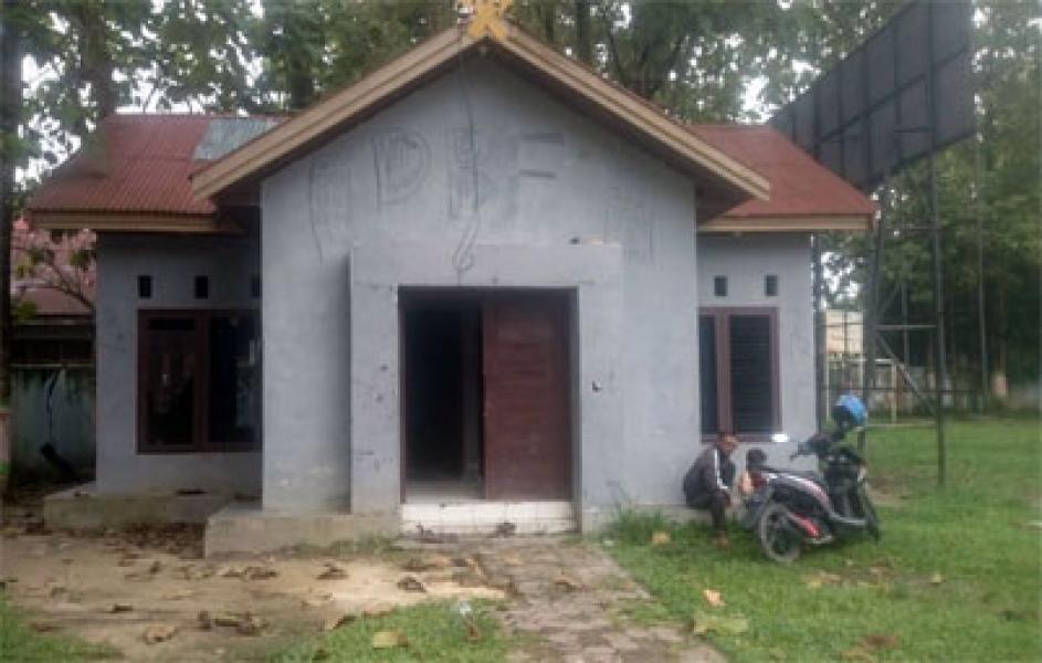 Bangunan Pemkab di Lapangan Bola Kaki Pangkalan Kerinci Kumuh Tak Terawat 