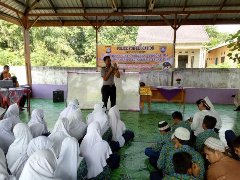 Cegah Paham Radikalisme, Kasat Binmas Polres Kampar Gencarkan Sosialisasi di Sekolah