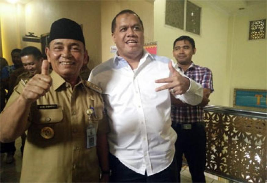 Ditanya Maju di Pilgubri, Bupati Yopi: “Saya Satu Perguruan dengan Pak Harris” 