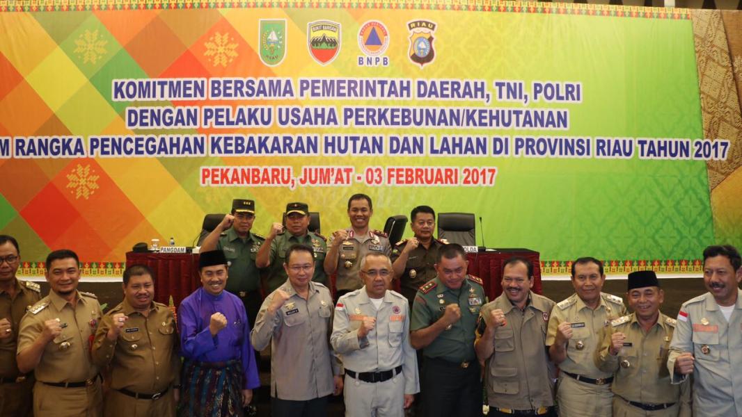 Pemerintah Daerah, TNI, Polri, Pelaku Perkebunan dan Kehutanan Komitmen Bersama Cegah Karlahut di Provinsi Riau tahun 2017