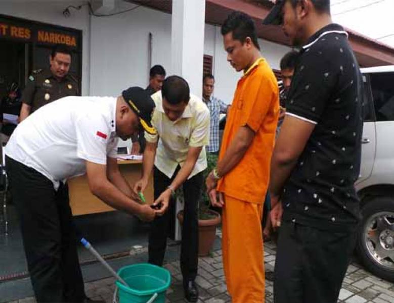Polda Riau Musnahkan Barang Bukti Narkoba Hasil Tangkapan 5 Tersangka
