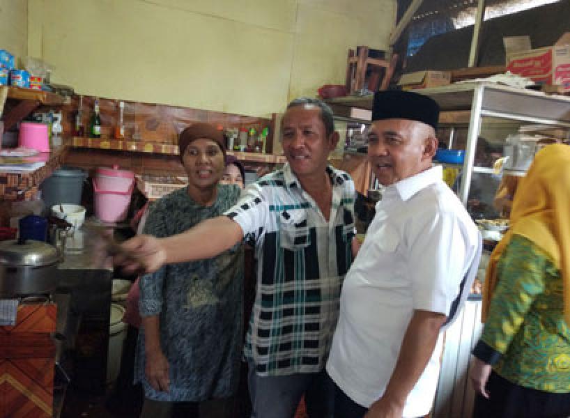 Andi Rachman Blusukan di Pasar Perawang, Pedagang: Lanjutkan Pak! 