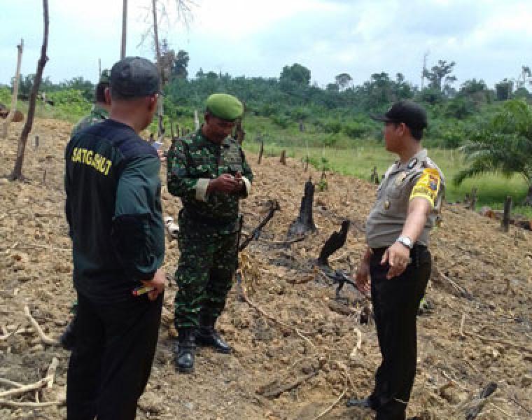 Antisipasi Karhutla, Babinsa Koramil Bangko Patroli Karhutla