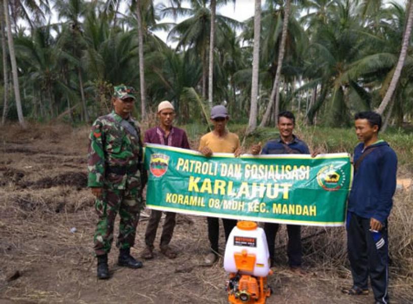 Babinsa Koramil 02 Mandah Lakukan Patroli, Cari Pelaku Karhutla