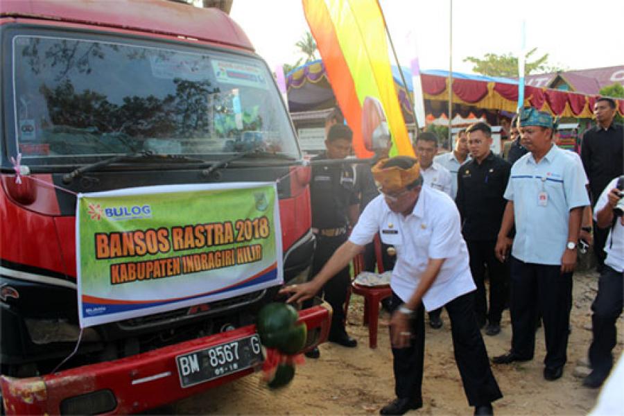 Bupati Lounching Penyerahan dan Sosialisasi Bansos Rastra Rakyat Miskin