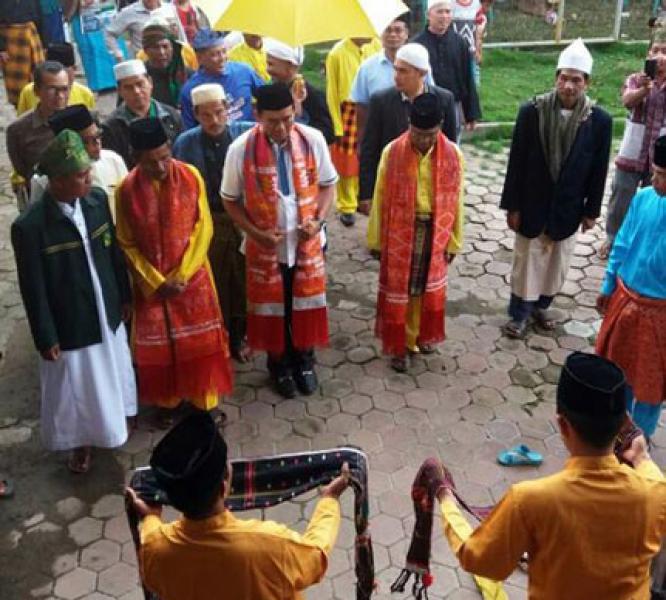 Cagubri DR H Firdaus MT Dianugerahi Marga Nasution