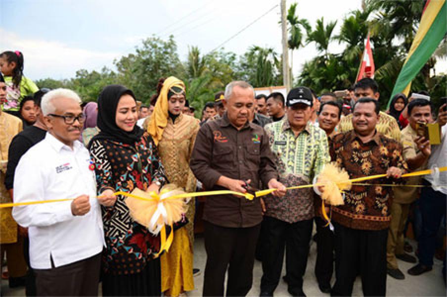 Gubernur Riau Resmikan Jembatan Pogadih Di Rokan IV Koto 