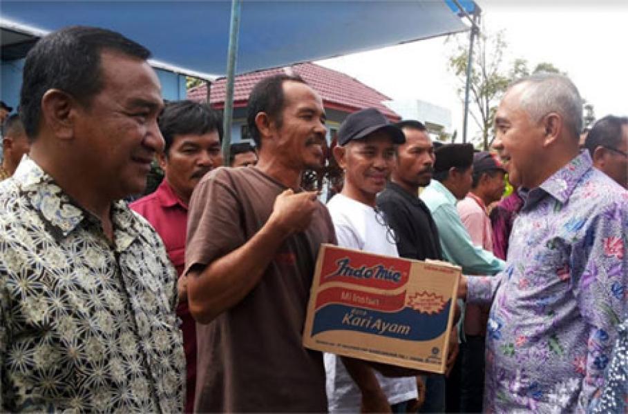 Gubri Serahkan Bantuan Untuk Korban Puting Beliung Di Kelurahan Talang Mandi