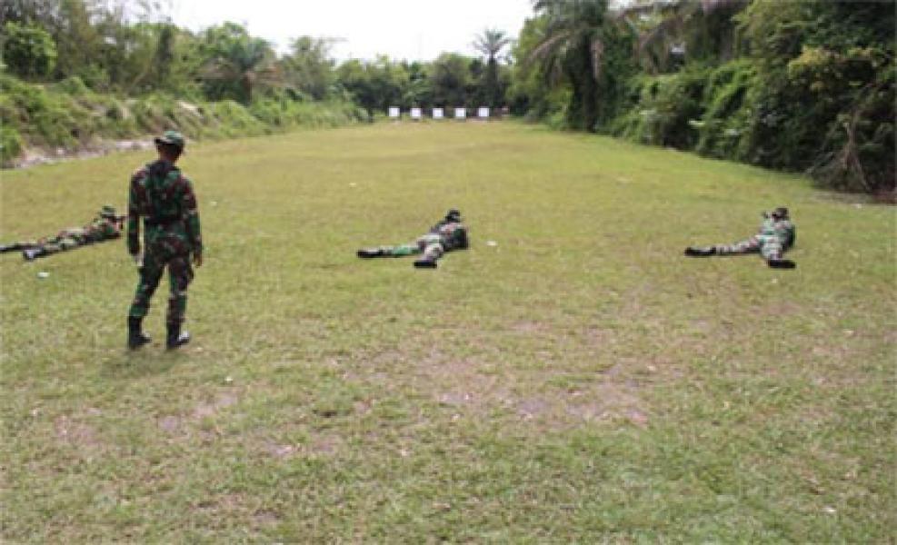 Jaga Kemampuan Tempur, Yonif 132/Bs Laksanakan Latihan Menembak Senjata Ringan
