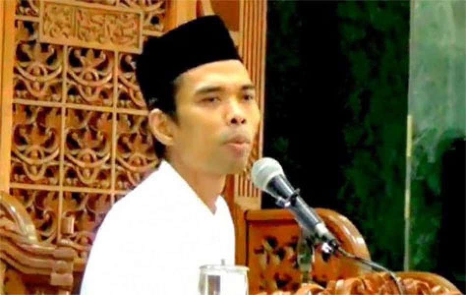 Jamaah Ustaz Abdul Somad Membeludak Hingga ke Trotoar