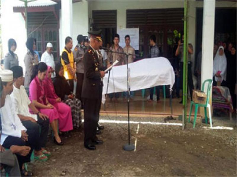 Kapolresta dan Waka Lepas Pemakaman Jenazah Brigadir Lolot Hasibuan