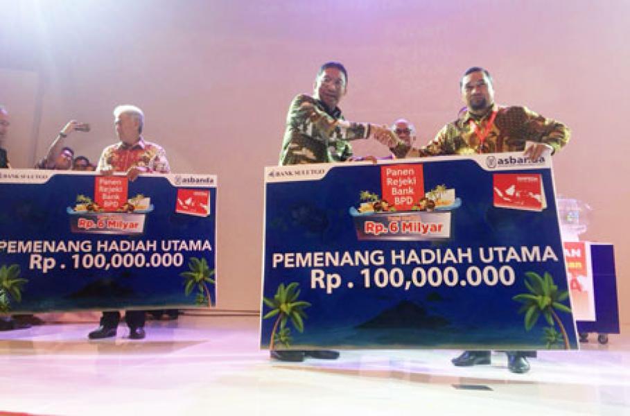 Nasabah Bank Riau Kepri Raih Rp.100 Juta Undian Simpeda di Manado