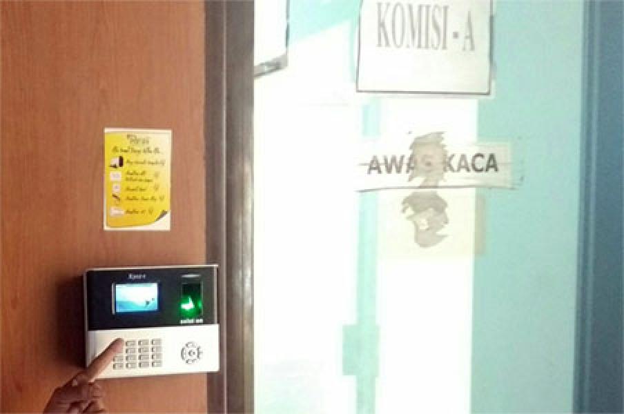 Pelarangan Wartawan ke Ruang Komisi Hanya Orang per Orang
