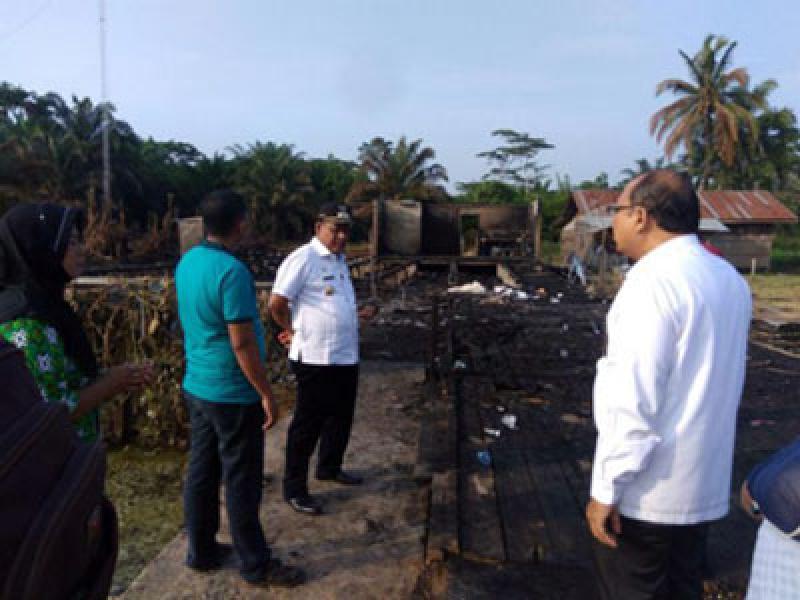 Plt Bupati Rokan Hilir Tinjau Korban Kebakaran
