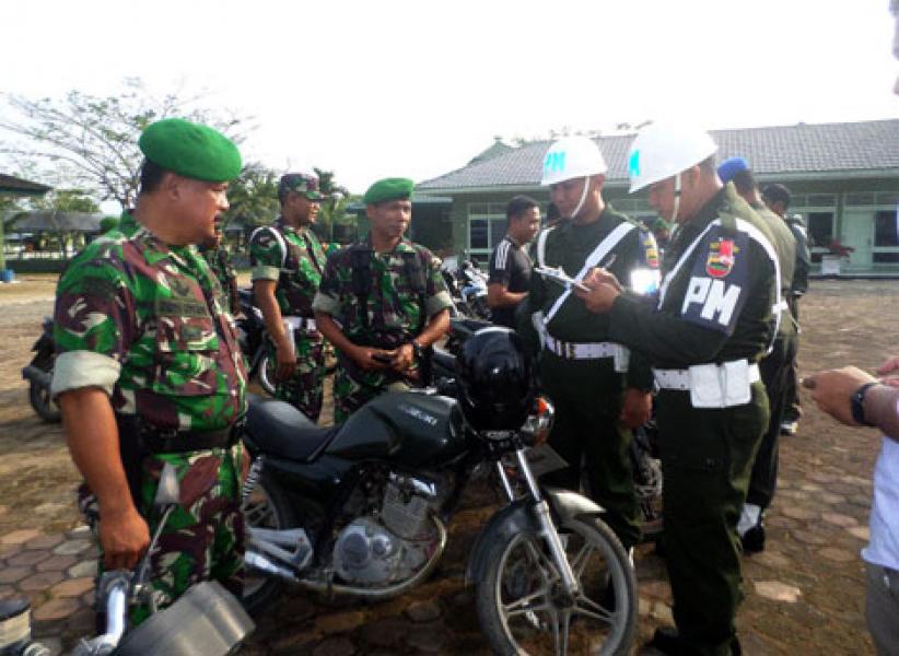 Subdenpom I/3-2 Tembilahan Lakukan Pengecekan Kelengkapan Kendaraan Prajurit