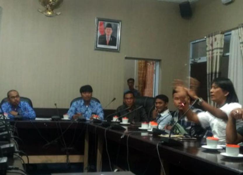 Tak Becus Bagi-baginya, Wartawan Sebut Humas Meranti Tabuh Genderang Perang