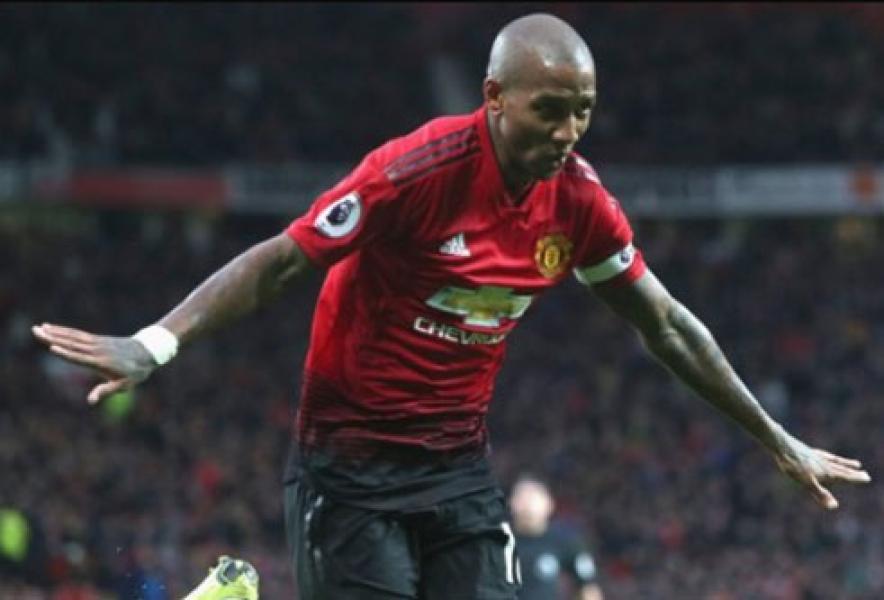 Ashley Young Pede Man United Mampu Tundukkan Liverpool