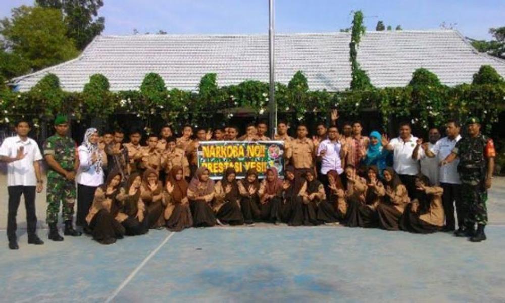 Babinsa Koramil 06/Sukajadi Beri Penyuluhan Bahaya Narkoba di SMUN 12 Pekanbaru