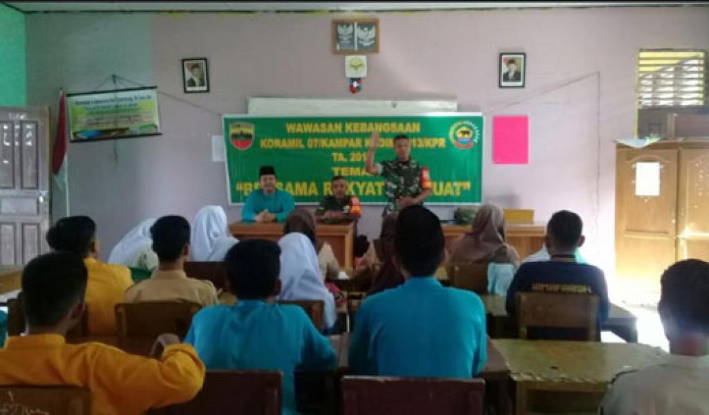 Babinsa Koramil 07/Kampar Giat Wawasan Kebangsaan dan Bahaya Narkoba di Madrasah Aliyah Alam Panjang