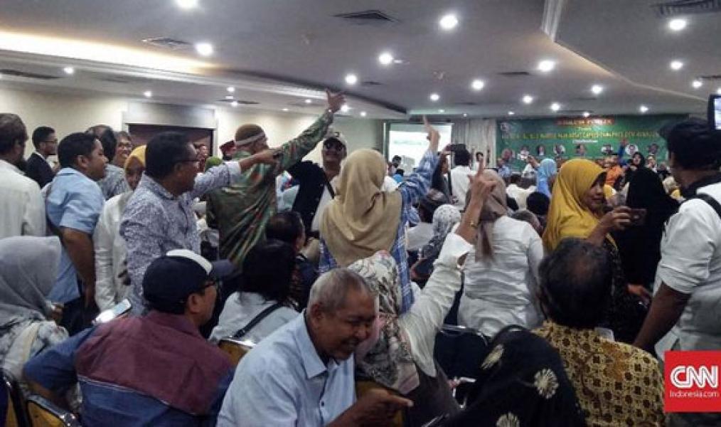 Dianggap Kampanye Jokowi, Jubir TKN Arif Disoraki Emak-emak