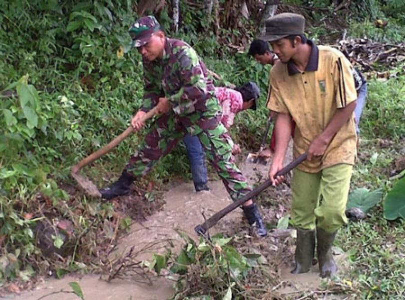 Goro Sehat Bersama Babinsa Ramil 06/Cerenti Dan Masyarakat Desa Pulau Sipan