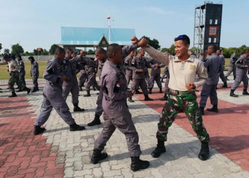 Latsarmil Bekali Ilmu Bela Diri Untuk Aparat Paramiliter Bakamla 