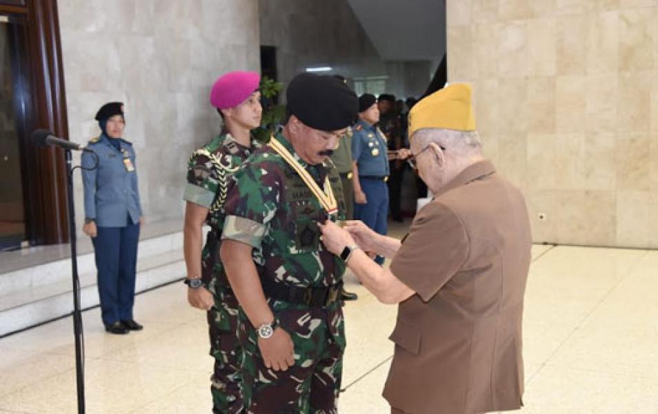 Panglima TNI: Tanda Kehormatan LVRI Simbol Tanggung Jawab Menjaga NKRI