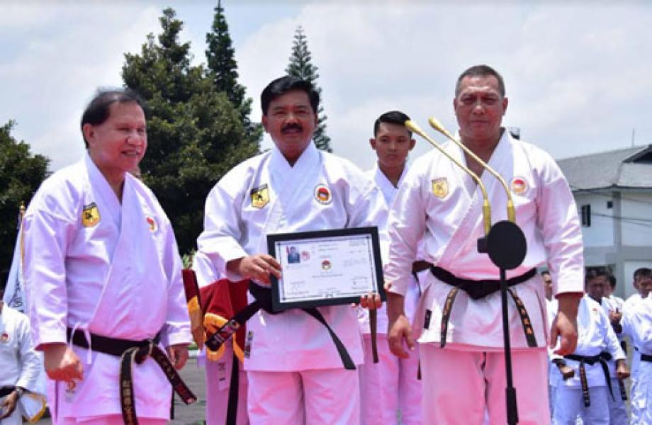 Panglima TNI Terima Anugerah Tingkat DAN 7 INKAI