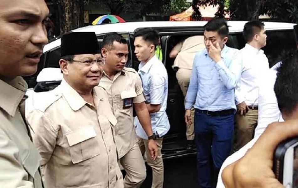 Prabowo: Lo Punya Gelar Ekonomi, Tapi Lo Bikin Ekonomi Kacau