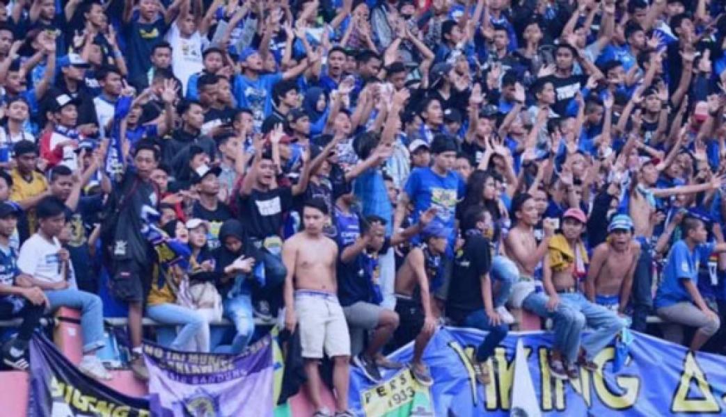 Video Bobotoh Teriakan �Prabowo� Saat Ridwan Kamil Nonton Persib