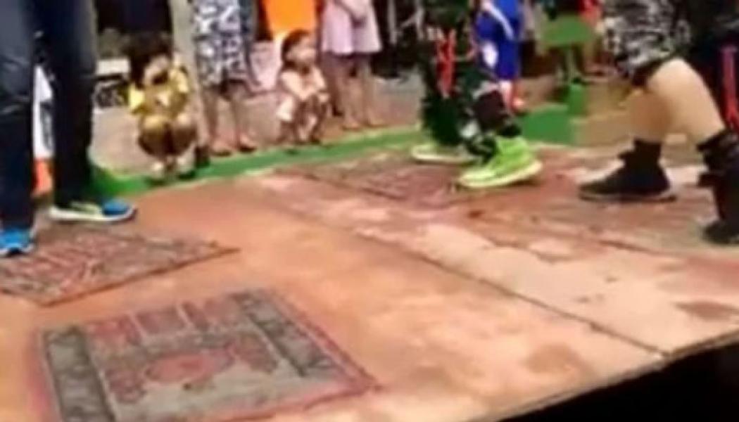 Viral Video Ibu-ibu dan Seorang Pria Injak Sajadah saat Senam