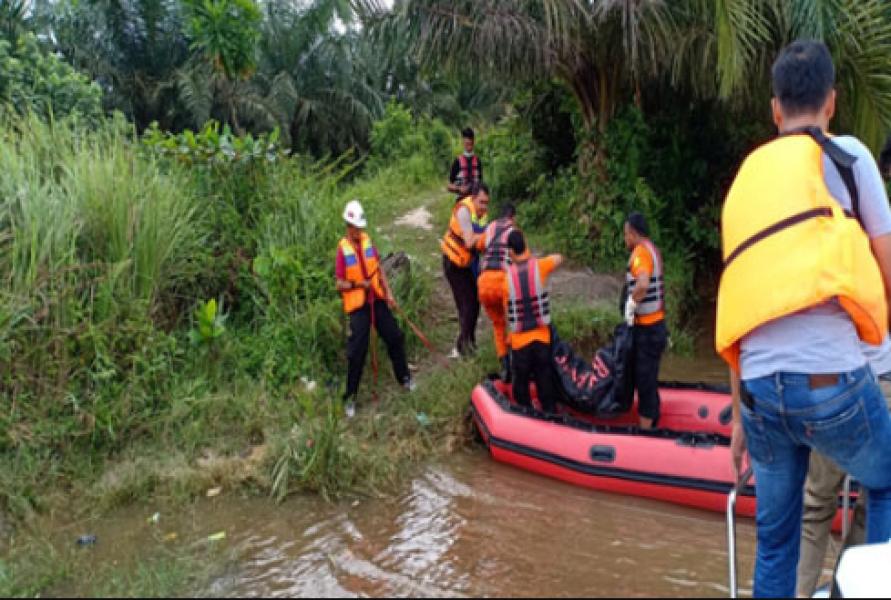 Warga Industri Tenayan Dihebohkan Mayat Mr X Mengapung di Pinggiran Sungai Siak