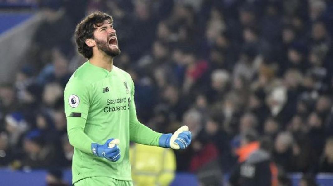 Alisson Kunci Liverpool Menang Telak atas Southampton