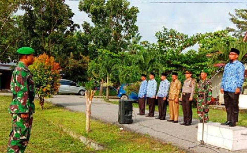 Babinsa Koramil 10 Kunto Darussalam Jadi Komandan Upacara Hari Kesadaran Nasional